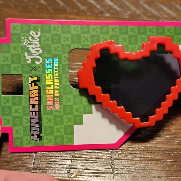 Minecraft Justice Heart-Shaped Sunglasses Kids 100% UV Protection - Picture 4 of 5